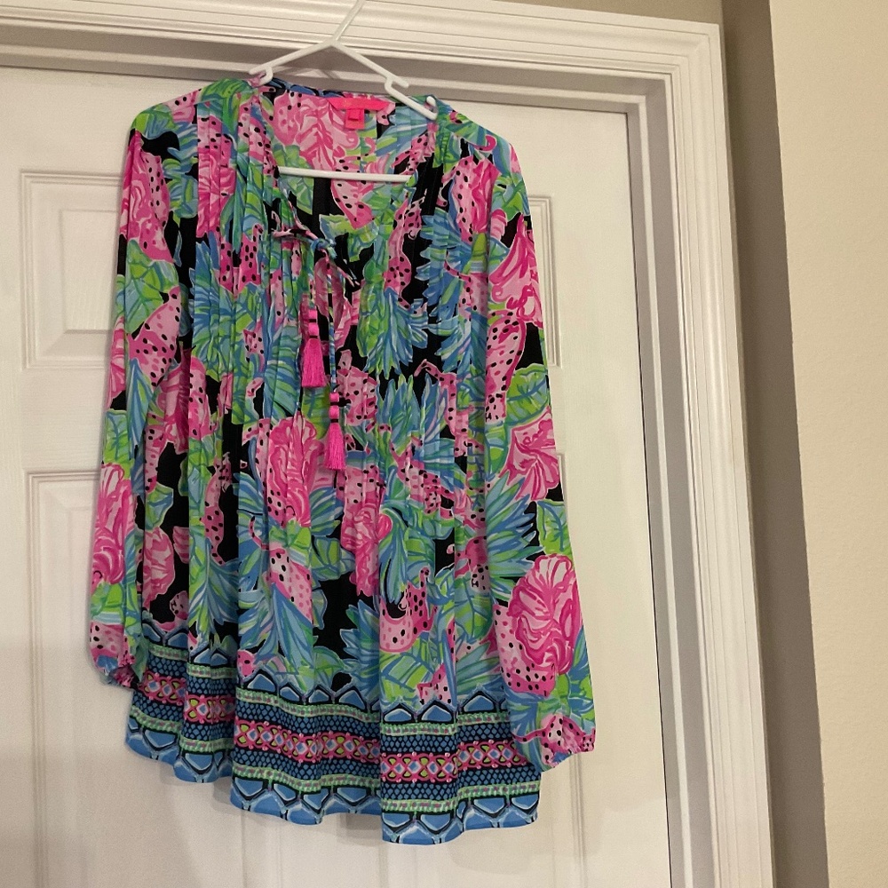 Lilly Pulitzer shirt.   Size small.   Colorful